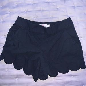 RARE VINEYARD VINES SHORTS!
